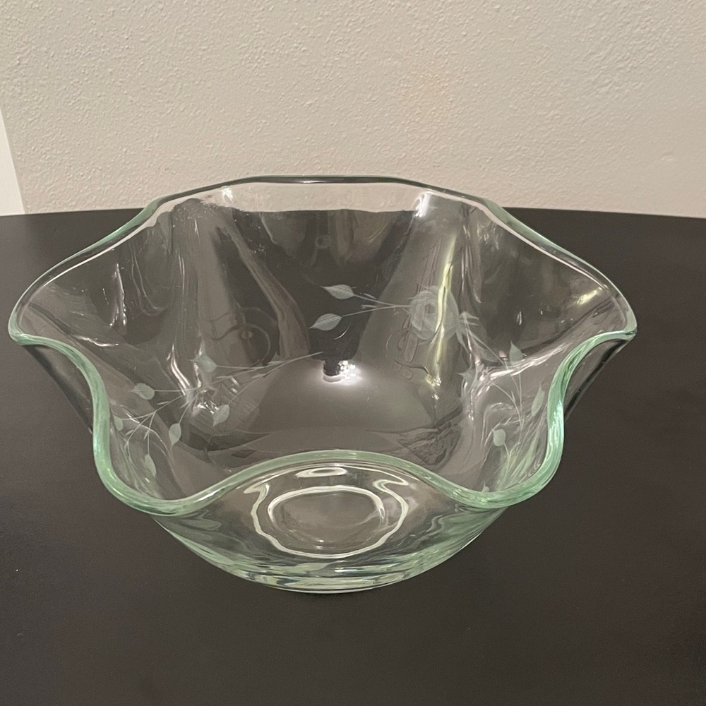 Large Clear Glass Decorative Serving Bowl Scalloped Rim & Etched Floral & Leaves